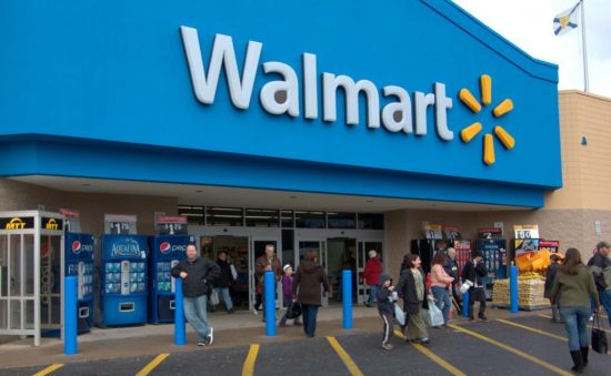 Walmart: Προχωρά σε 2.000 απολύσεις