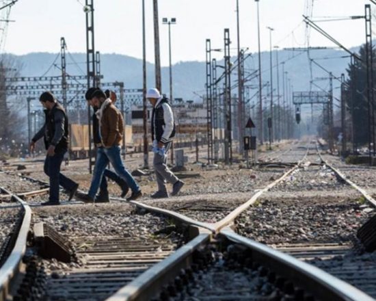 Σέρρες: Φωτιά κοντά σε σιδηροδρομική γραμμή – Ποια δρομολόγια σταματούν