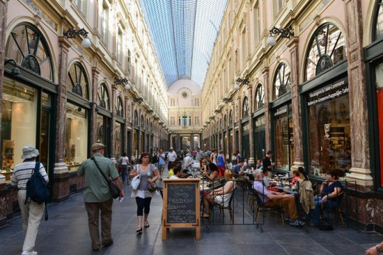 Βέλγιο: Κλείνουν για 4 εβδομάδες οι καφετέριες και τα εστιατόρια