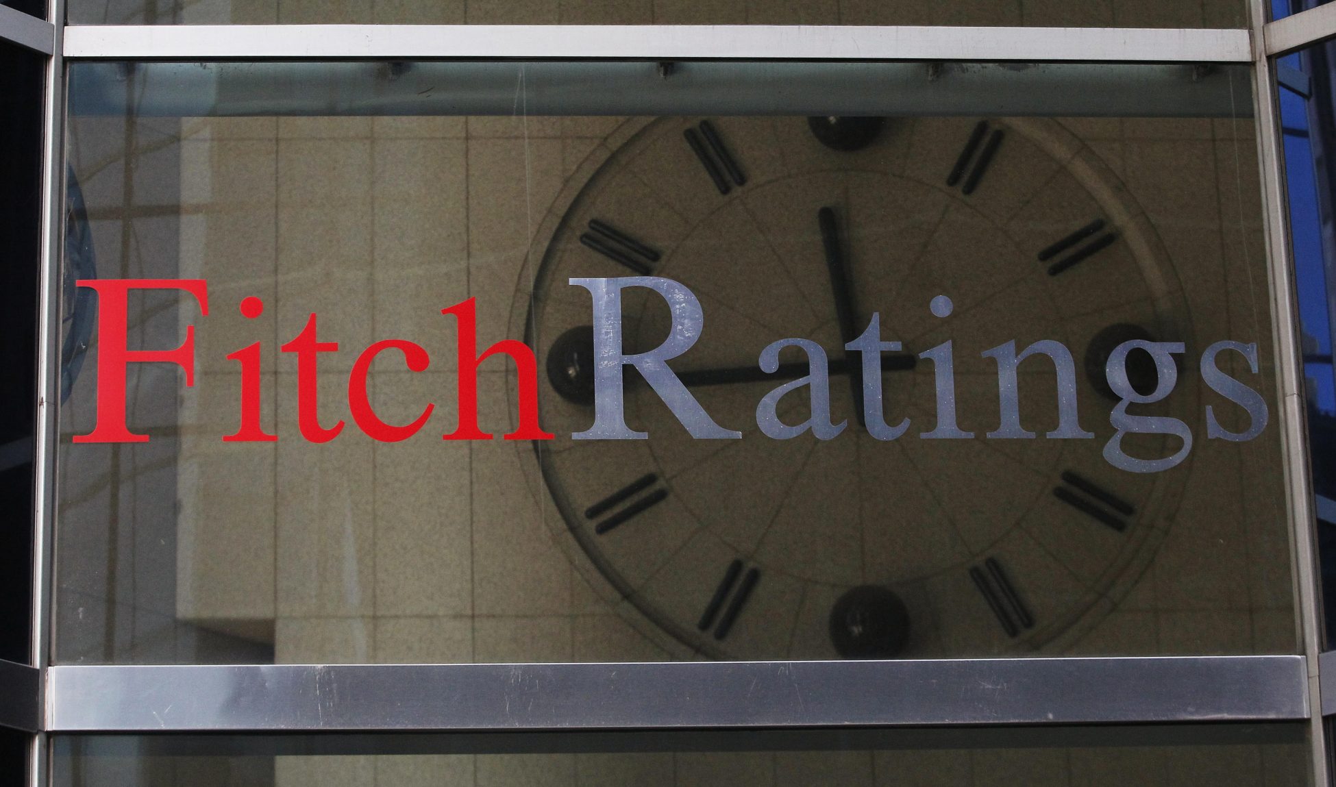 Η Fitch αναβαθμίζει την Quant