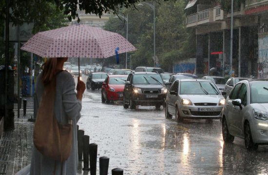 Βροχές και καταιγίδες αύριο κυρίως στα ανατολικά και νότια (και στην Αττική), με αισθητή πτώση της θερμοκρασίας