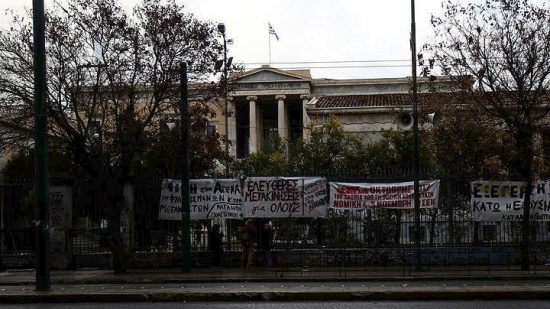 Στο ΣτΕ θα κριθεί η απαγόρευση των συγκεντρώσεων για το Πολυτεχνείο: Προσέφυγαν Βαρουφάκης και σωματεία