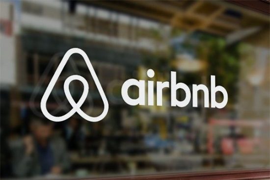 Airbnb: Αυξάνει τις τιμές της δημόσιας προσφοράς, με στόχο να φτάσει σε αποτίμηση τα 42 δισ. δολάρια