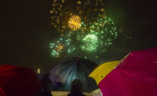 ΚΠΙΣΝ: Με εκατοντάδες πυροτεχνήματα και μουσική υποδέχθηκαν 13.000 επισκέπτες το 2019 (video-pics)