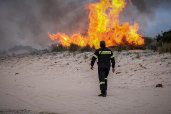 Φωτιά στην Ικαρία – Άρση της εντολής εκκένωσης των έξι χωριών