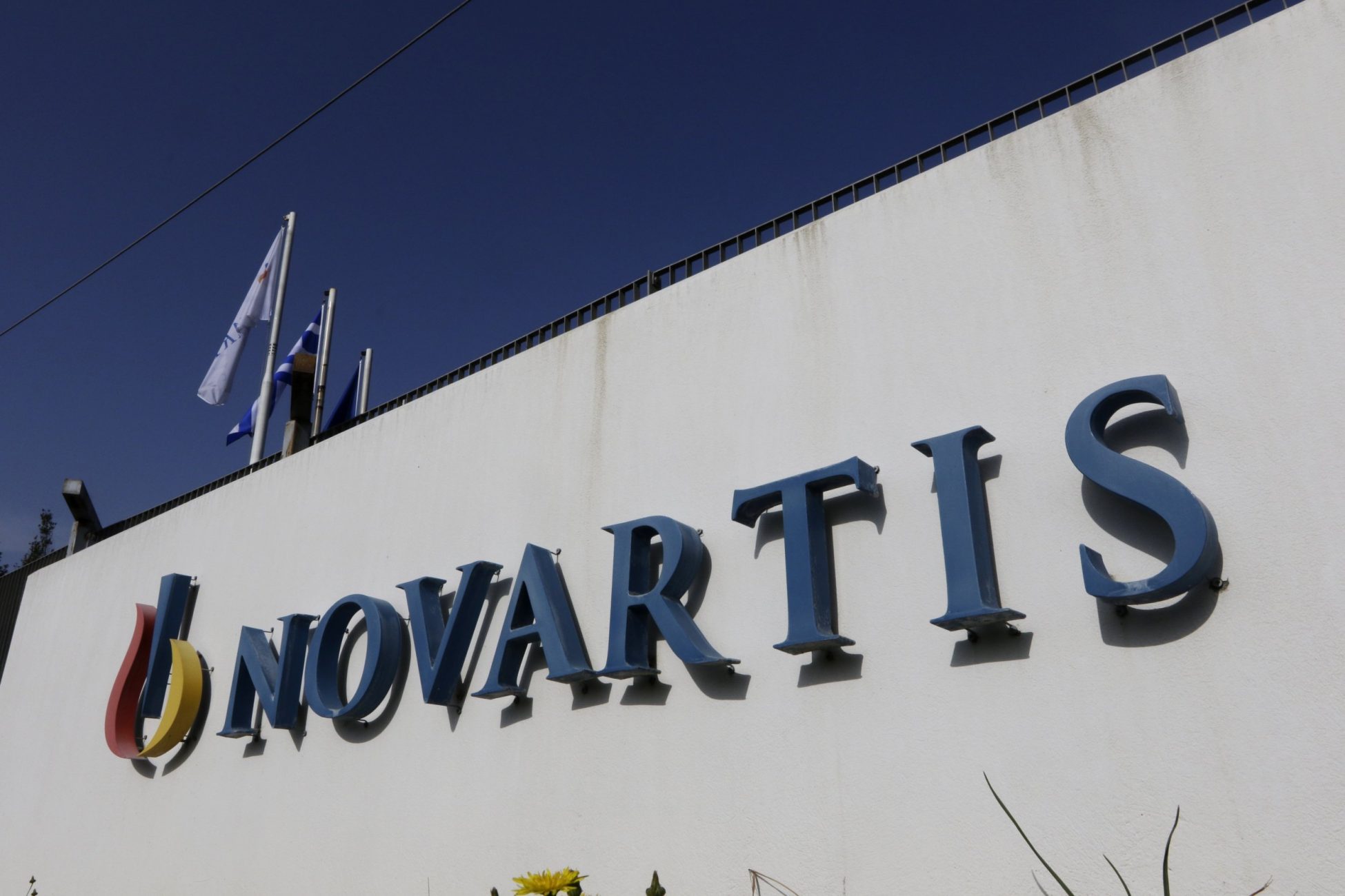 Novartis: Βγήκαν οι «κουκούλες» – Ανασύρθηκαν από το αρχείο 21 μηνύσεις πολιτικών προσώπων