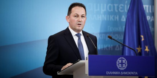 Πέτσας: Κλειστά μέχρι τα Φώτα σχολεία, εστίαση, ψυχαγωγία – Απαγόρευση μετακίνησης από νομό σε νομό