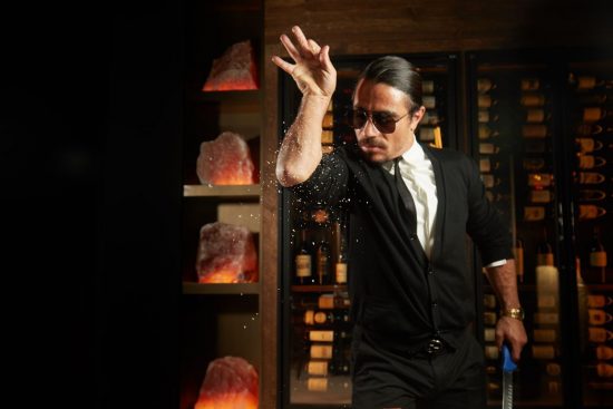 Salt Bae: Λουκέτο στο χαρακτηρισμένο «το χειρότερο εστιατόριο της Νέας Υόρκης»