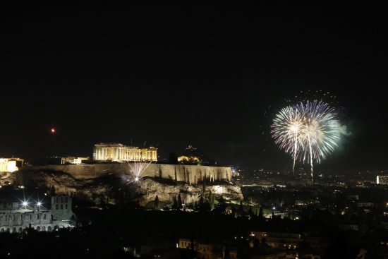 Ρεβεγιόν στη σκιά της Όμικρον – Τι ισχύει για εστίαση και διασκέδαση