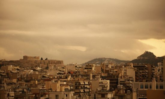 Καιρός: Νεφώσεις και σκόνη σε όλη τη χώρα