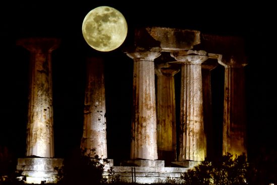 Το βράδυ της Πέμπτης η τρίτη και τελευταία υπερπανσέληνος του 2021