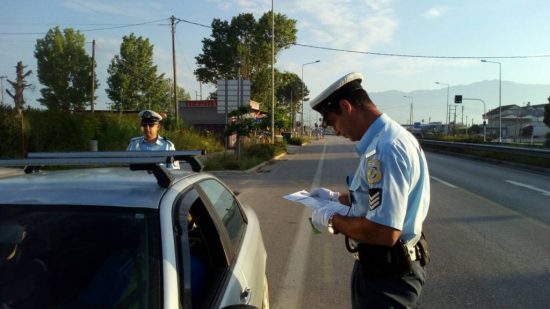 Τροχαία Αττικής: 13 συλλήψεις και 335 βεβαιώσεις παραβάσεων σε ελέγχους στους δρόμους το προηγούμενο τριήμερο