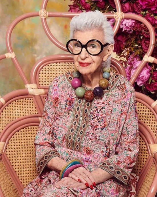 Iris Apfel: To 99χρονο fashion icon δε συμβιβάζεται με κανέναν και τίποτα