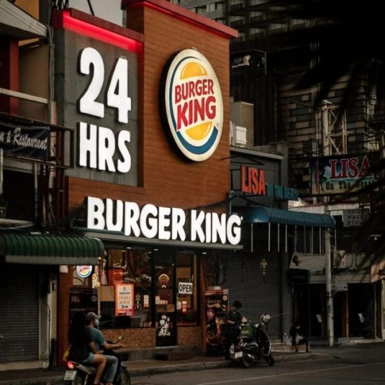 «Παραγγείλτε από τα McDonald’s»: To Burger King στέλνει μήνυμα αλληλεγγύης για τη γαλλική εστίαση