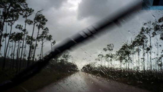 ΗΠΑ: Με ισχύ τυφώνα αναμένεται να «χτυπήσει» η τροπική καταιγίδα «Ησαΐας»