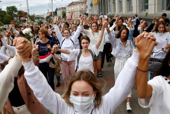 Λευκορωσία: 1.000 νέες συλλήψεις και χρήση πραγματικών πυρών από την αστυνομία εναντίον διαδηλωτών