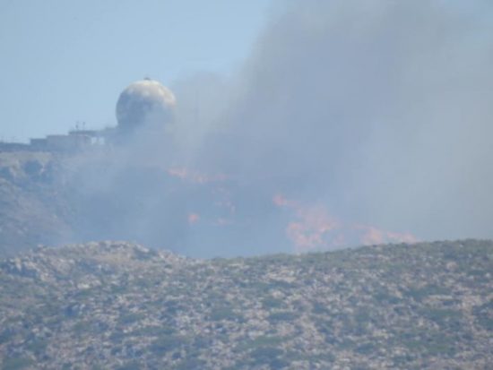 Αναζωπυρώθηκε η φωτιά στα Χανιά – Εκκενώνεται οικισμός