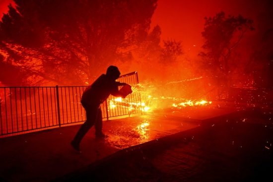 Σε κατάσταση έκτακτης ανάγκης η Καλιφόρνια από τις φωτιές