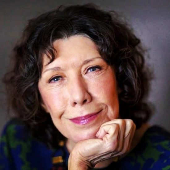 Lily Tomlin: Η ταλαντούχα ηθοποιός που πήρε τον πρώτο της πρωταγωνιστικό ρόλο στα 76