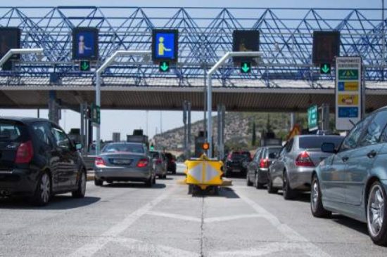 Μαζική «απόδραση» για τους Αθηναίους: Αυξημένη η έξοδος οχημάτων από τα διόδια Ελευσίνας και Αφιδνών