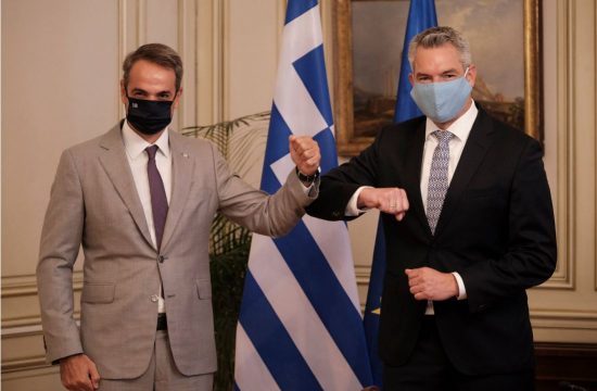 Με τον Αυστριακό ΥΠΕΣ συναντήθηκε ο Κ. Μητσοτάκης: Απόλυτη εμπιστοσύνη στους χειρισμούς της ελληνικής κυβέρνησης