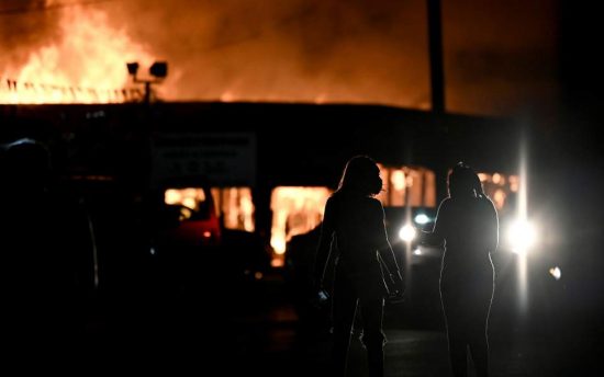 Οργή στο Ουισκόνσιν μετά το νέο περιστατικό αστυνομικής βίας εις βάρος Αφροαμερικανού – Στους δρόμους οι πολίτες