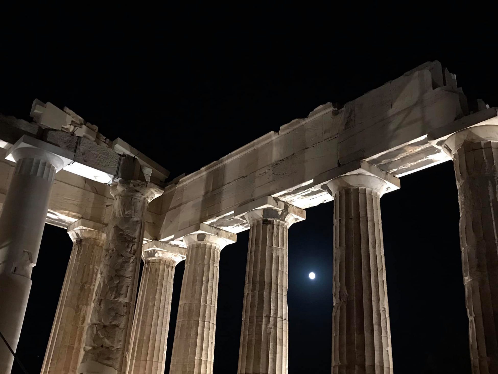 Τα φώτα στην Ακρόπολη. Νέος νυχτερινός φωτισμός για τα μνημεία     