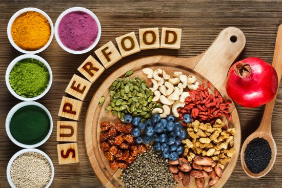 Superfoods: Ωφελούν όντως τον οργανισμό μας ή είναι απλά μια μόδα;