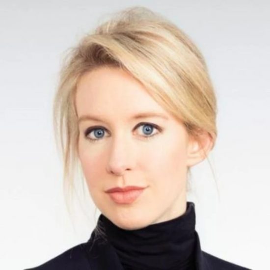 Elizabeth Holmes: Πώς από παιδί θαύμα και κορυφαία CEO έγινε ο έκπτωτος άγγελος του Silicon Valley