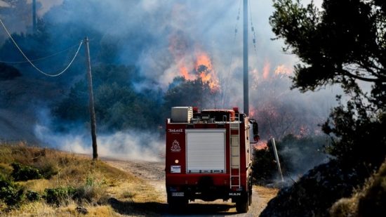 Φωτιά στο ΚΥΤ της Σάμου – Δύο τραυματίες