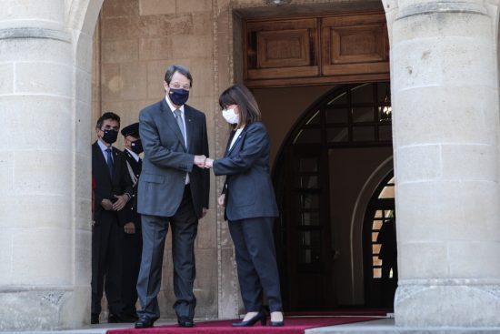 Σακελλαροπούλου: Ενιαίο αραγές μέτωπο Κύπρου – Ελλάδας με γνώμονα το κοινό εθνικό συμφέρον