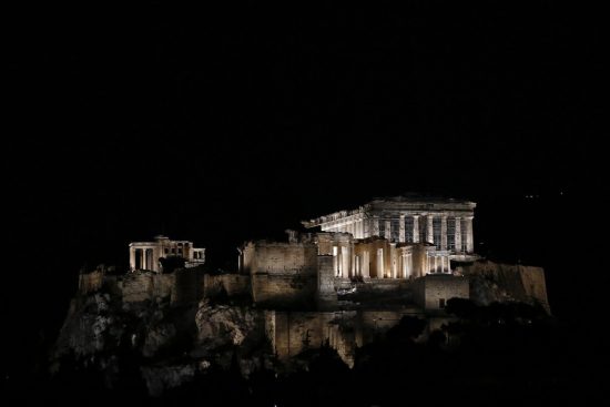 Τα φωτορυθμικά της αντιπολίτευσης, η Ακρόπολη του Περικλή και το μέτρο που χάθηκε