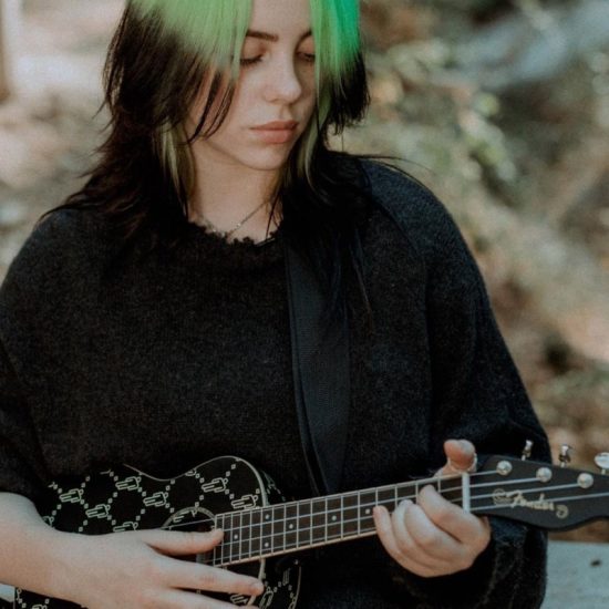 Μια φωτογραφία της Billie Eilish αποκαλύπτει το πιο σκληρό πρόσωπο των social media