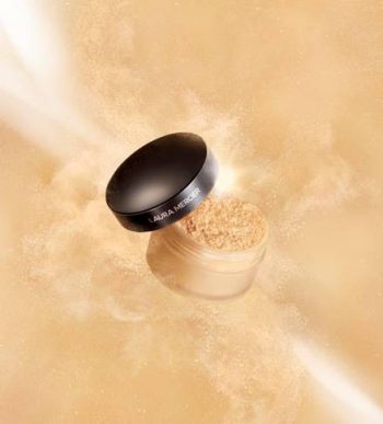 Laura Mercier: Η εμβληματική και best-selling πούδρα Translucent Loose Setting Powder σε νέα απόχρωση