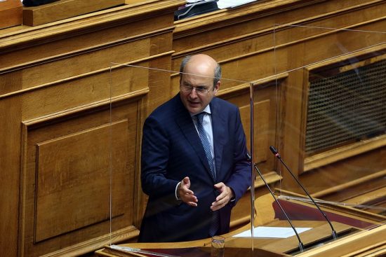 Χατζηδάκης: Μένουμε σταθεροί στη γραμμή της υπευθυνότητας – Η πρόταση μομφής στρέφεται εναντίον του ελληνικού λαού