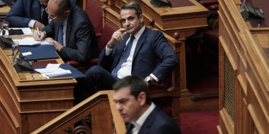 Βουλή: Σήμερα η συζήτηση σε επίπεδο αρχηγών για την πορεία της πανδημίας