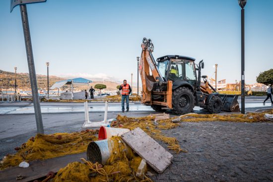 Η επόμενη μέρα από τον σεισμό στη Σάμο: Θρήνος, καταστροφές, κατολισθήσεις