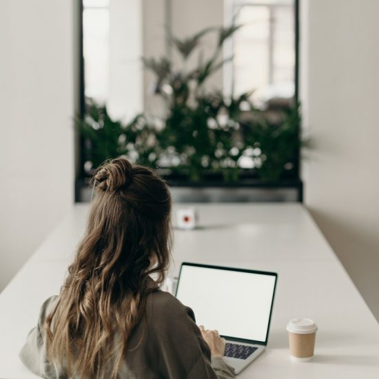 Oι freelancers δούλεψαν δωρεάν φέτος – Βγήκαν οι μεγάλοι ηττημένοι της πανδημίας