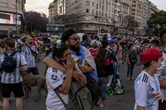 LIVE: Το τελευταίο αντίο στον Ντιέγκο Μαραντόνα – Τριήμερο πένθος στην Αργεντινή