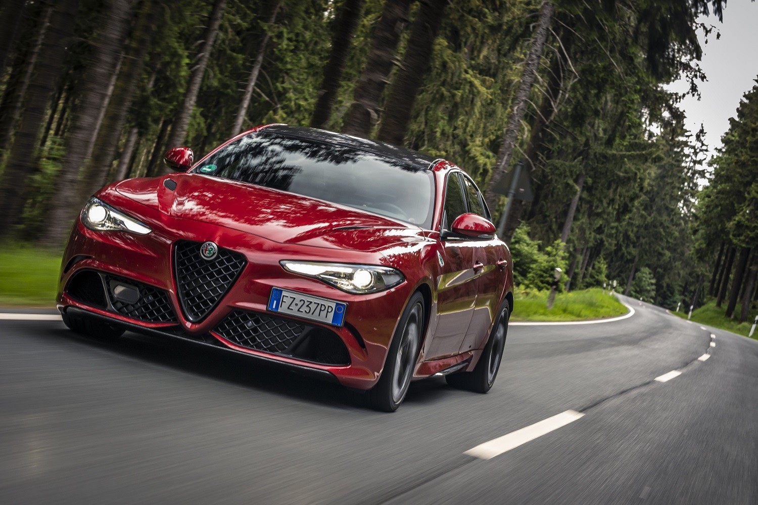 Alfa Romeo Giulia Quadrifoglio: Κατέκτησε τον τίτλο «Sportscar of the Year»