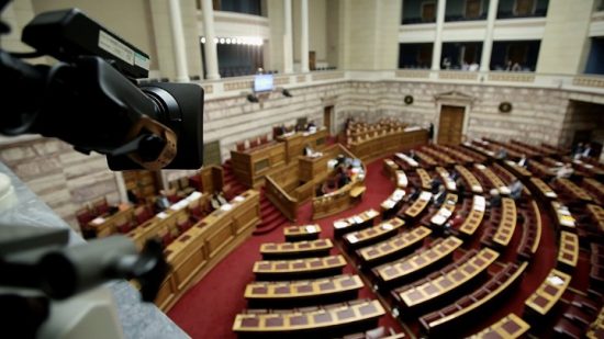 Στη Βουλή το νομοσχέδιο για φρεγάτες και Rafale