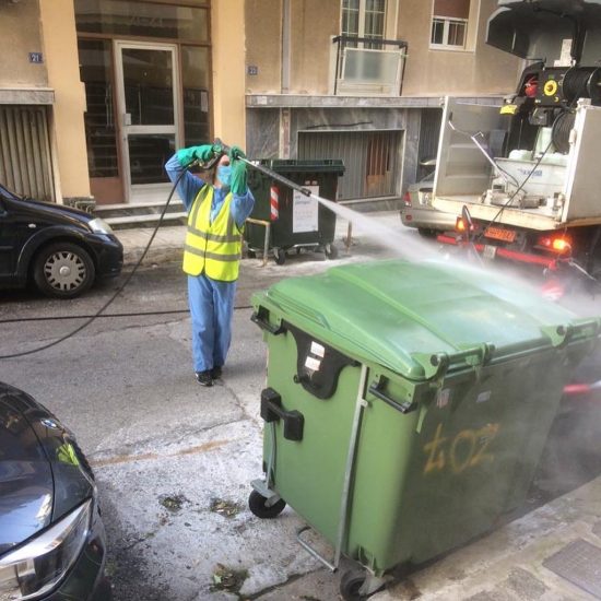 Δήμος Αθηναίων: Πλύσιμο και απολύμανση στα Κάτω Πετράλωνα