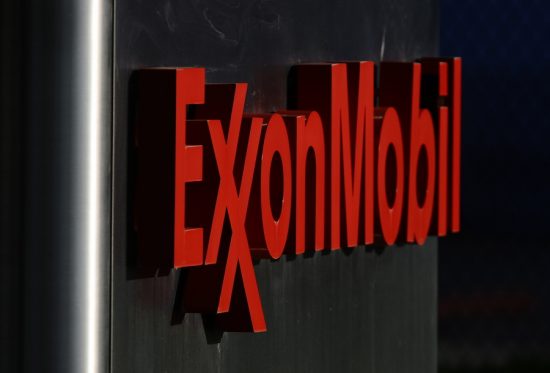 Exxon Mobil: Mηνύει την ΕΕ για το φόρο στα υπερκέρδη των πετρελαϊκών