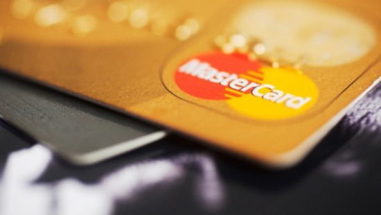 Στον χορό των κρυπτονομισμάτων και η Mastercard