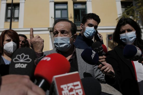 Σπύρος Μπιμπίλας: Ολοκληρώθηκε η κατάθεσή του στον Εισαγγελέα – «Έχει αναλάβει η Δικαιοσύνη»