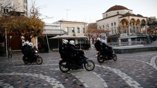 Συλλήψεις και χρηματικά πρόστιμα κατά τους χθεσινούς ελέγχους για την τήρηση των μέτρων