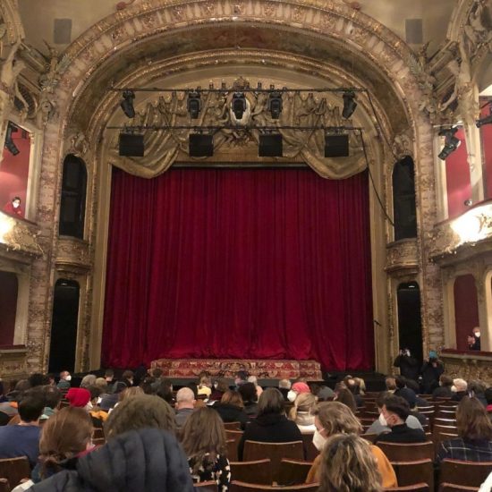 Berliner Ensemble: Το θέατρο του Βερολίνου σήκωσε αυλαία εν μέσω κορονοϊού-Όλοι οι θεατές πραγματοποίησαν covd test