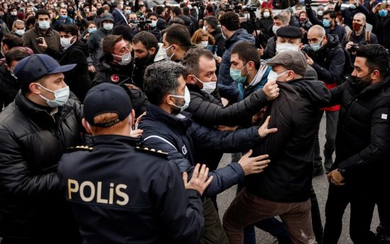 Τουρκία: 50 συλλήψεις σε διαδήλωση συμπαράστασης για τους φοιτητές