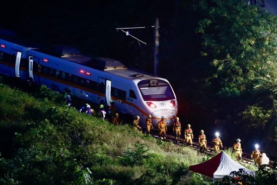 Τραγωδία στη Ταϊβάν: Τουλάχιστον 51 νεκροί από το σιδηροδρομικό δυστύχημα