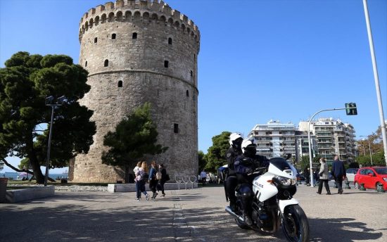 «Όχι» από τους επιδημιολόγους στο άνοιγμα των καταστημάτων σε Θεσσαλονίκη, Αχαΐα και Κοζάνη